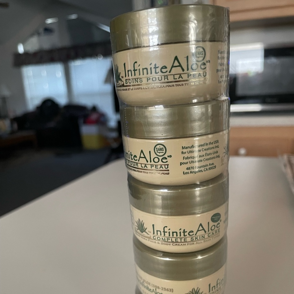 Infinite aloe NWT 0.5 oz 6 in the pack.